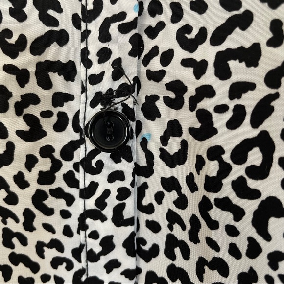 Sleeveless Blouse - Picture 6 of 8